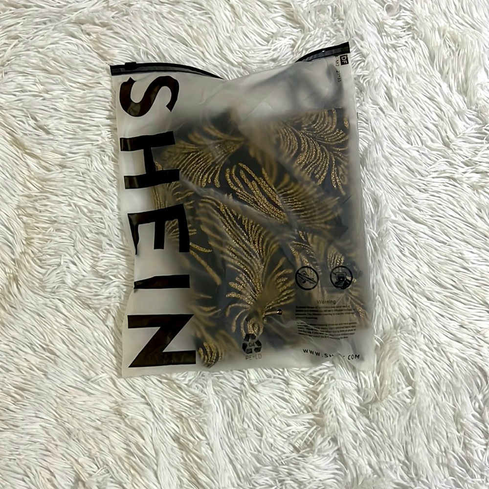 Brand new. Size medium